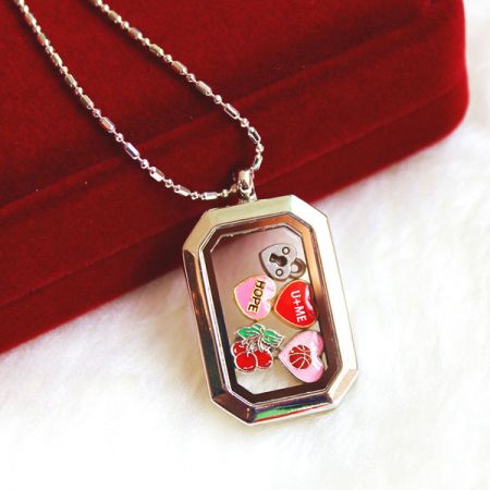 Draaibare drijvende locket