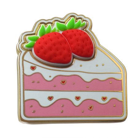 3D 고무 기능이 있는 프로모션 에나멜 핀 - 사랑스러운 딸기 케이크 디자인과 고무 요소가 있는 금도금 라펠 핀