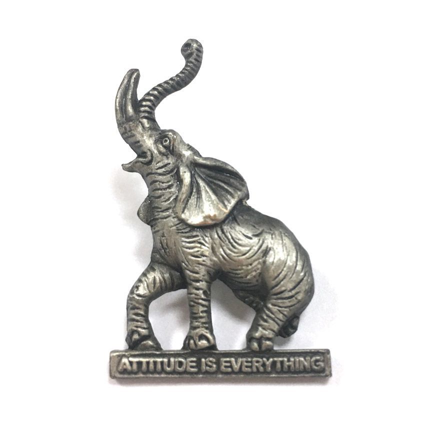 Spille di ottone 3D di elefante ruggente senza colori