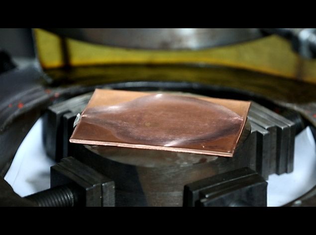 การตีแม่พิมพ์สำหรับป้ายทหารที่กำหนดเอง