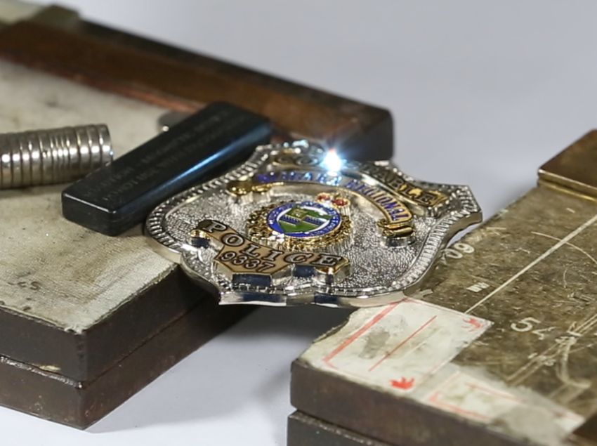 Lasergravur Polizeiabzeichen
