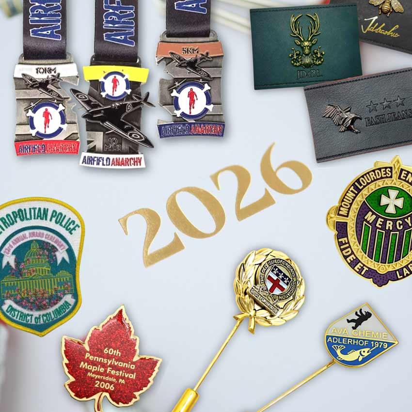 Il 2026 è un nuovo anno per spille personalizzate, medaglie, toppe in pelle, e Jin Sheu è il tuo orgoglioso e supportivo produttore come sempre.
