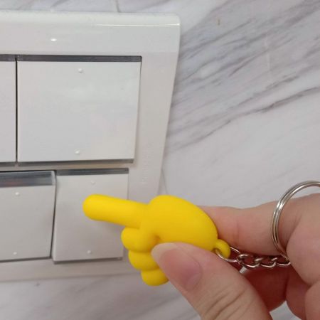 Finger keychain
