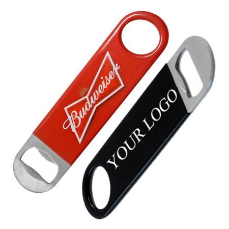 Mở nắp chai của người phục vụ