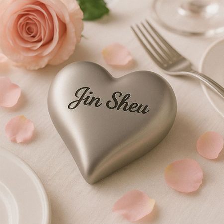 멋진 종이무게, 식탁에 놓인 하트 디자인