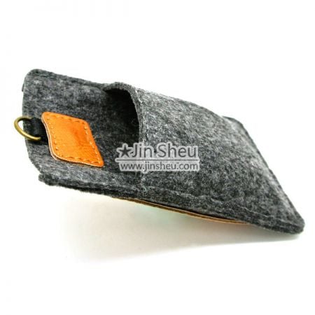 Etui na karty z filcu i skóry