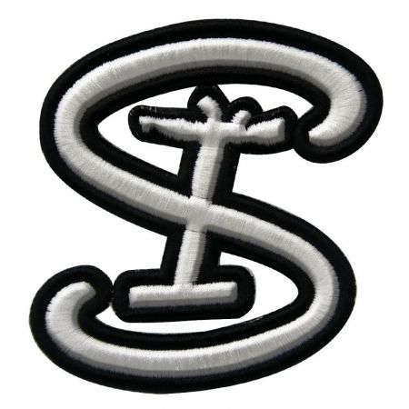 Naszywki haftowane z efektem 3D PUFF - Naszywki haftowane w kształcie litery S z efektem 3D PUFF