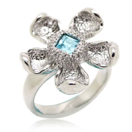 srebrny pierścionek z kwiatem