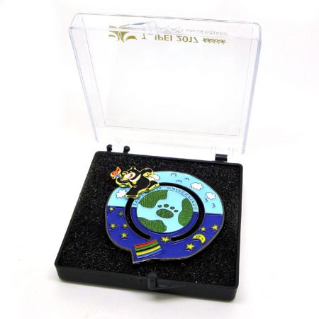 épingle de revers coulissante personnalisée pour événement avec boîte en plastique