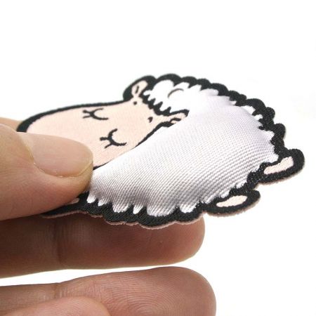 etichette di abbigliamento personalizzate in tessuto