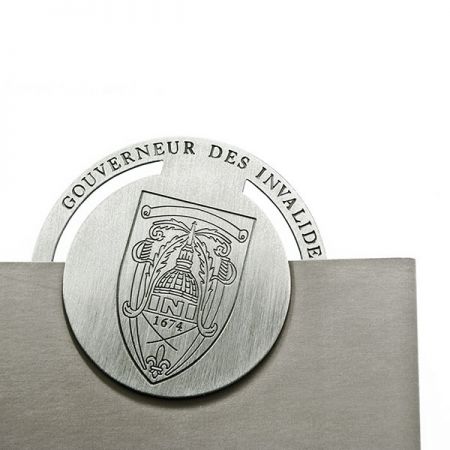 Marcador de livro prateado