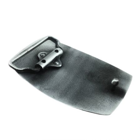 Khóa thắt lưng tối giản với lớp hoàn thiện bạc cổ điển và hình ảnh mặt sau của nó