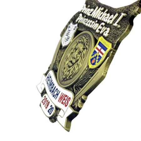 Vista laterale della medaglia Heimbach-Weis Fiesta