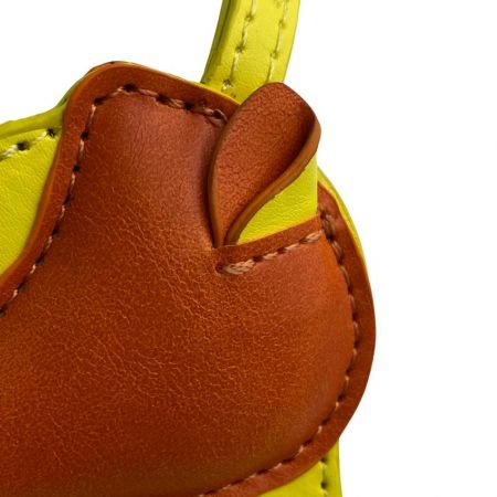 Löwenleder-Geldbörsenanhänger mit einem Lederband