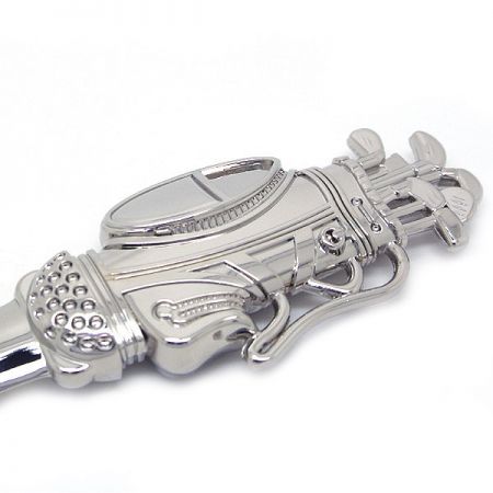 detalle del cuchillo de letra para bolsa de golf