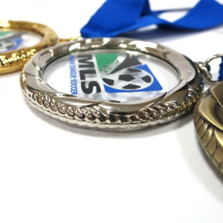 アクリルメダルの側面ビュー