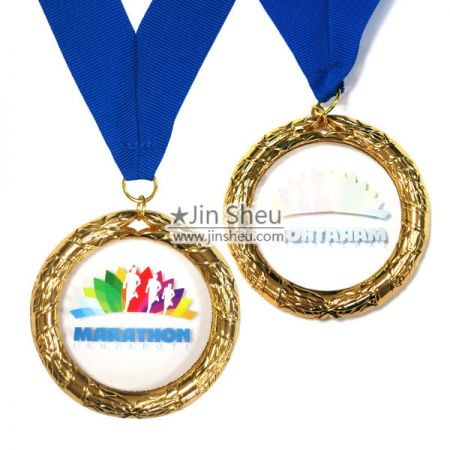 Medalla de acrílico con marco de corona de laurel
