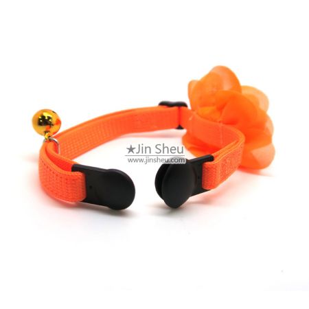 bloemen kattenhalsband met belletje