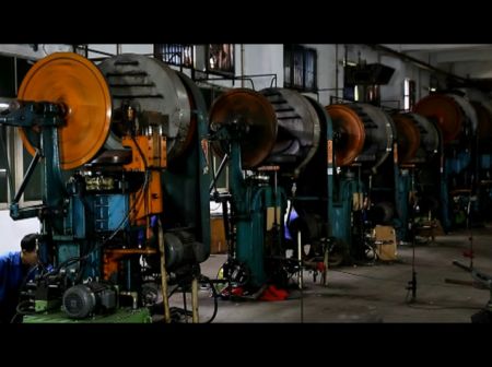 Stampaggio - Stampaggio di metallo