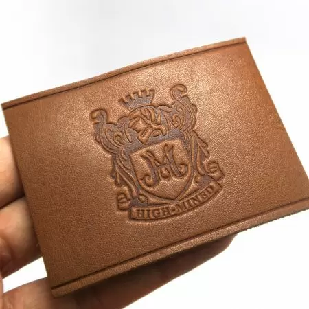 henkilökohtaisesti painettu aito nahkatarra