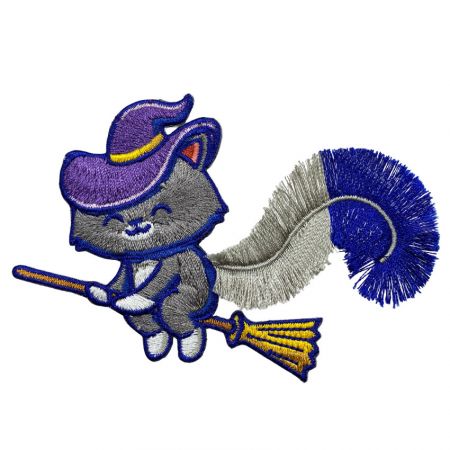 huy hiệu móc mèo thêu tay theo yêu cầu