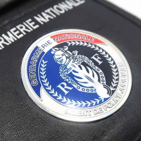 nahkaiset kaksitaittoiset henkilökorttilompakot