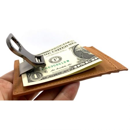 mukautettu nahkainen rahaklipsi luottokorttitelineellä ja avaajalla