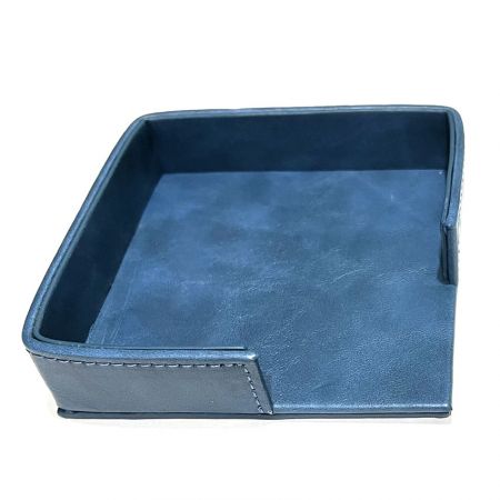 giá đựng đồ uống bằng da được cá nhân hóa cho đế ly