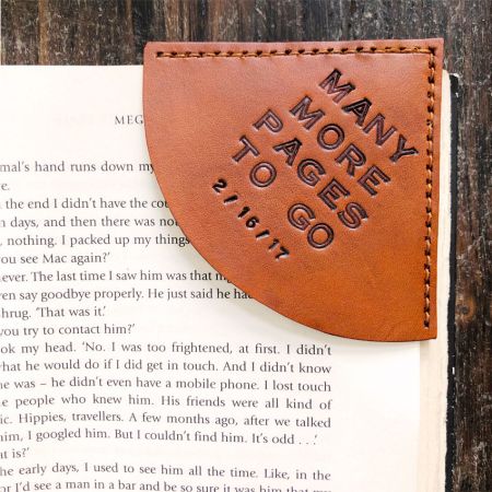 Spersonalizowane skórzane zakładki do książek w rogu - hurtowa produkcja skórzanej zakładki do książek z indywidualnym logo w rogu