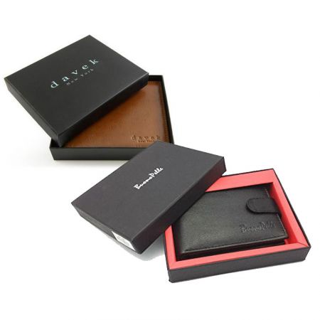 맞춤형 가죽 지갑과 인쇄된 선물 상자