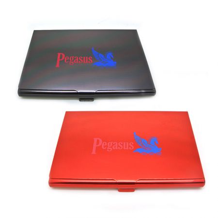 กล่องบัตรธุรกิจอลูมิเนียมสีจำนวนมาก