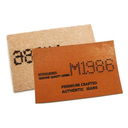 Nhãn da jeans với logo rỗng