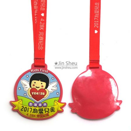 individuell gefertigte Gummimedaille für Kinder