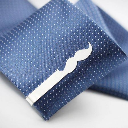 egyedi ezüst bajuszos nyakkendőcsatok