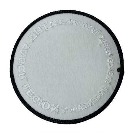 patch personalizzato in raso con retro liscio