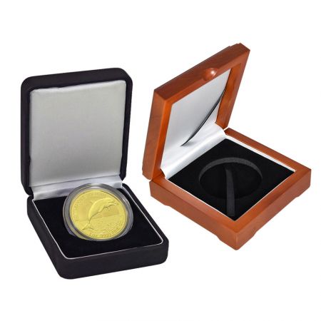 fluwelen doos en houten doos displayen