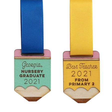 médailles en bois avec logo imprimé UV personnalisé