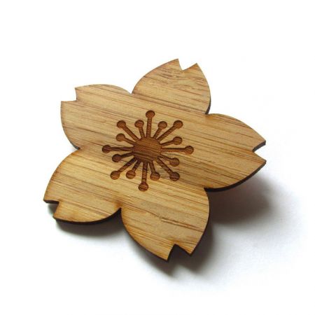huy hiệu gỗ hoa anh đào bằng gỗ sồi