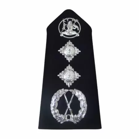 Dombornyomott vállpántok/ Válljelzések