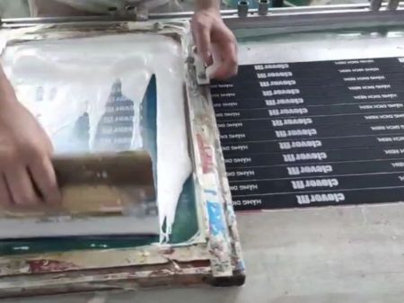 Processo di produzione di lacci stampati in serigrafia - Sito di produzione di lacci stampati in serigrafia