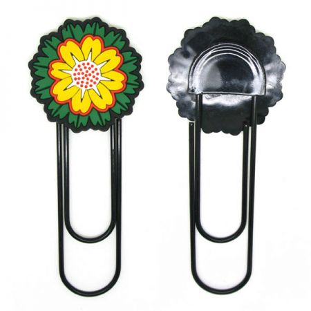 kumiset logolla varustetut paperiliittimet