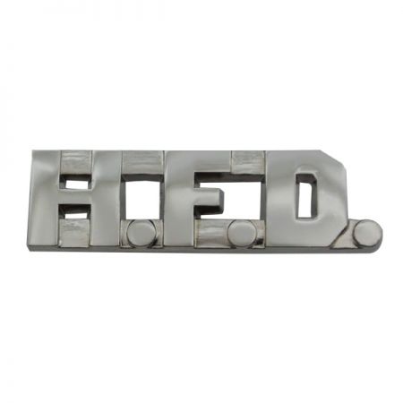 Metallbuchstaben Abzeichen mit Ausschnitten - Buchstaben Pins
