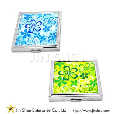 مرايا مربعة مدمجة