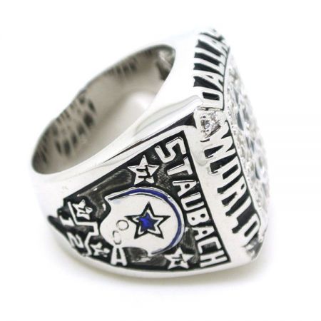 Cada anillo del Super Bowl de los Cowboys está expertamente elaborado con materiales de alta calidad, con la opción de fundición a la cera perdida o fundición a presión.