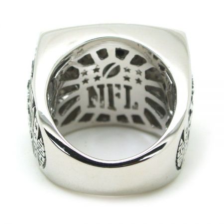 Custom super bowl rings for sporting events are not just for the player, coach or staff member.