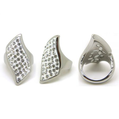 nhẫn đá quý phong cách cổ điển