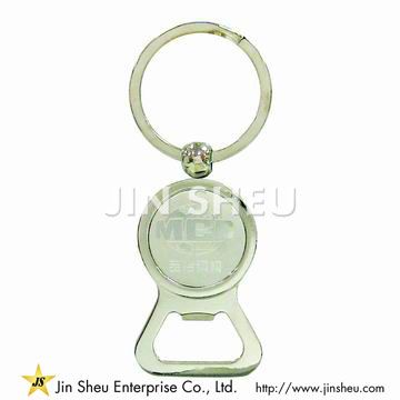 márkás kulcstartó sörnyitó