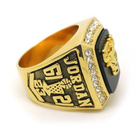 anello personalizzato del campionato dei Lakers