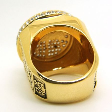'JIN SHEU' es el fabricante profesional de anillos de campeonato de la NBA.