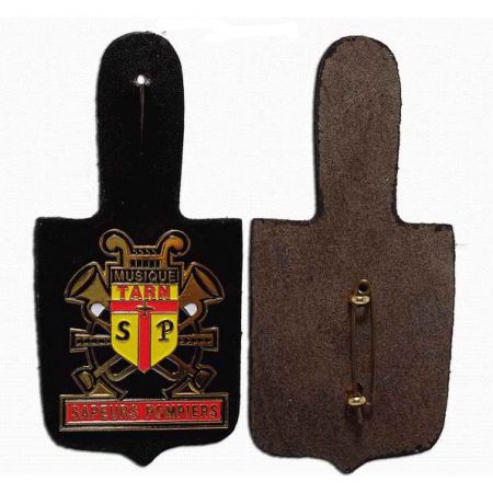 Đính ghim trên hàng da